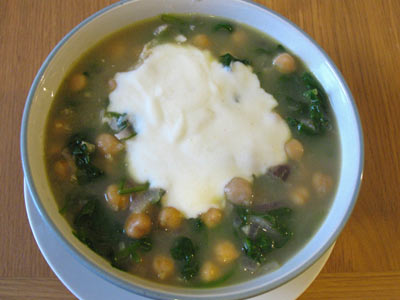 Chickpeas soup with spinach
