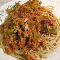 Wholewheat pasta with tuna and green peppers