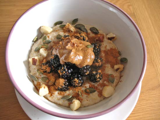 Blackberry porridge with almond butter