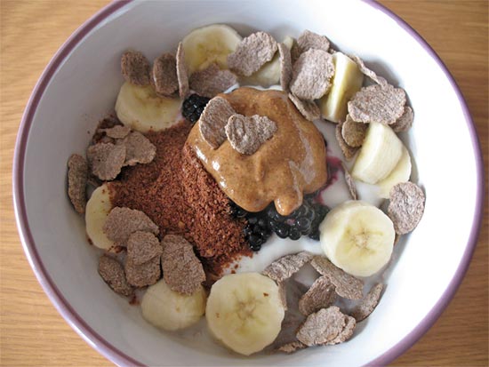 Nutty buckwheat flakes with fruit, yoghurt and flaxseeds