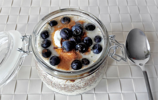 High-protein, low-carb breakfast in a jar