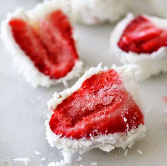 strawberries with frozen yoghurt