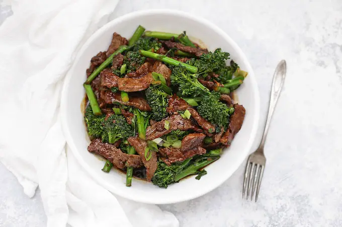 Low-carb high-protein dinner: Healthy beef and broccoli