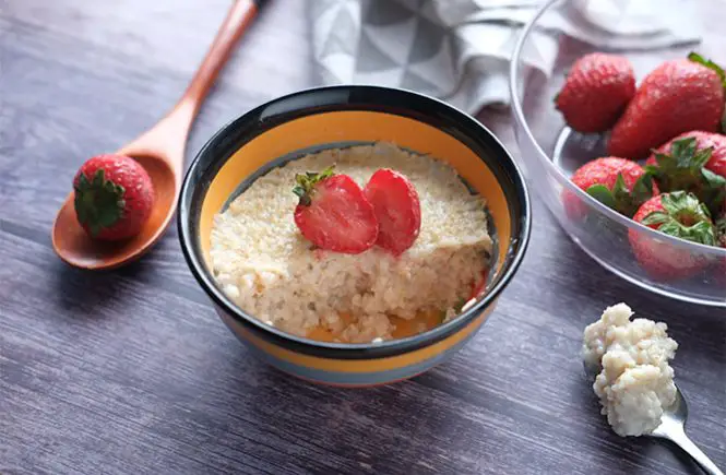 oatmeal porridge with strawberries
