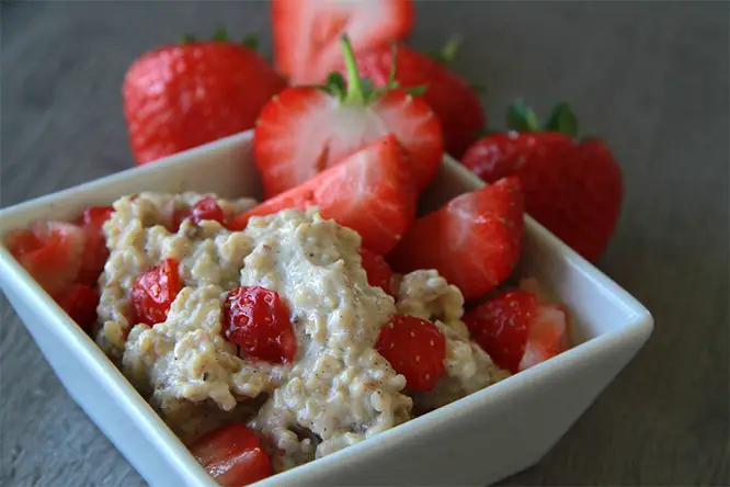 porridge oats with strawberries