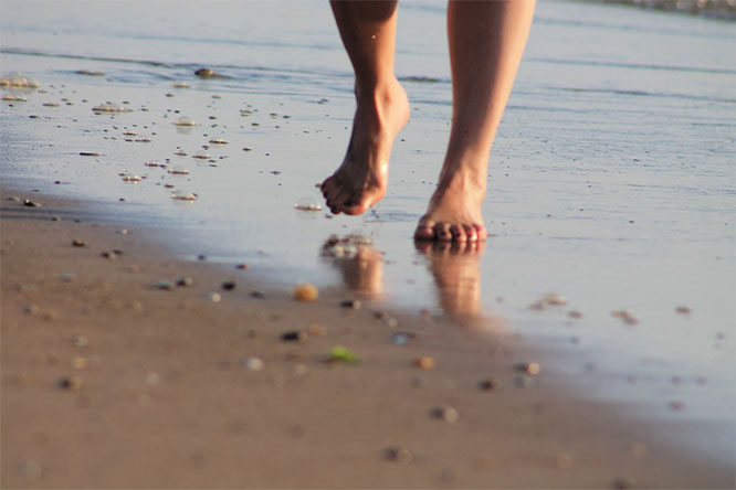 Should You Wear Barefoot Running Shoes? 4 Pros and Cons Should You Wear Barefoot Running Shoes? 4 Pros and Cons
