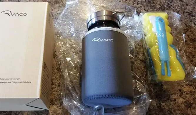 Ryaco glass water bottle in a sleeve