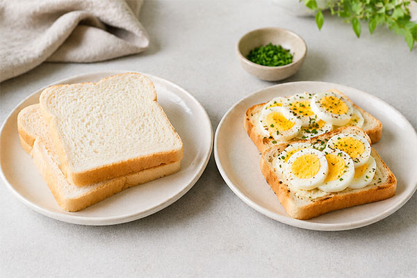 white bread toast with eggs.